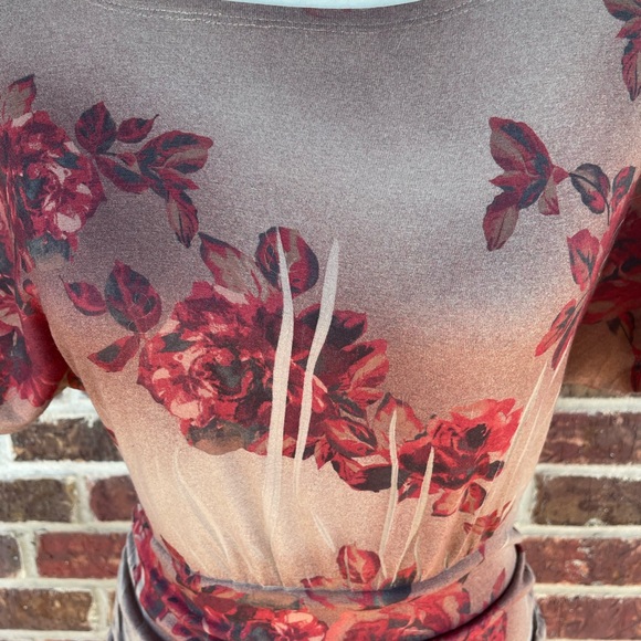 Ladies Maurices Rose Print Form Fitting Stretch Ruched Side Top Size Small - Picture 4 of 13